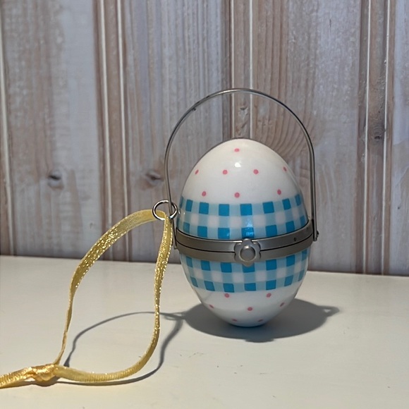 2004 Hallmark Easter egg Ornament - Picture 2 of 3